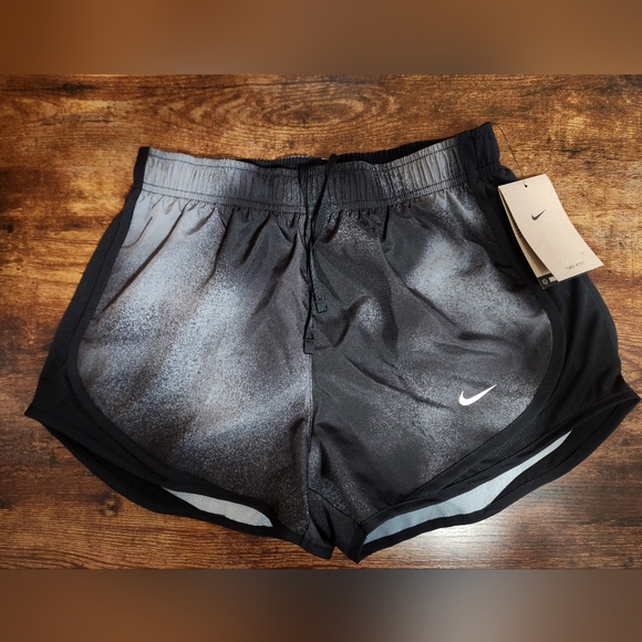 Nike Women's Dri-FIT Tempo Running Shorts - Picture 5 of 9